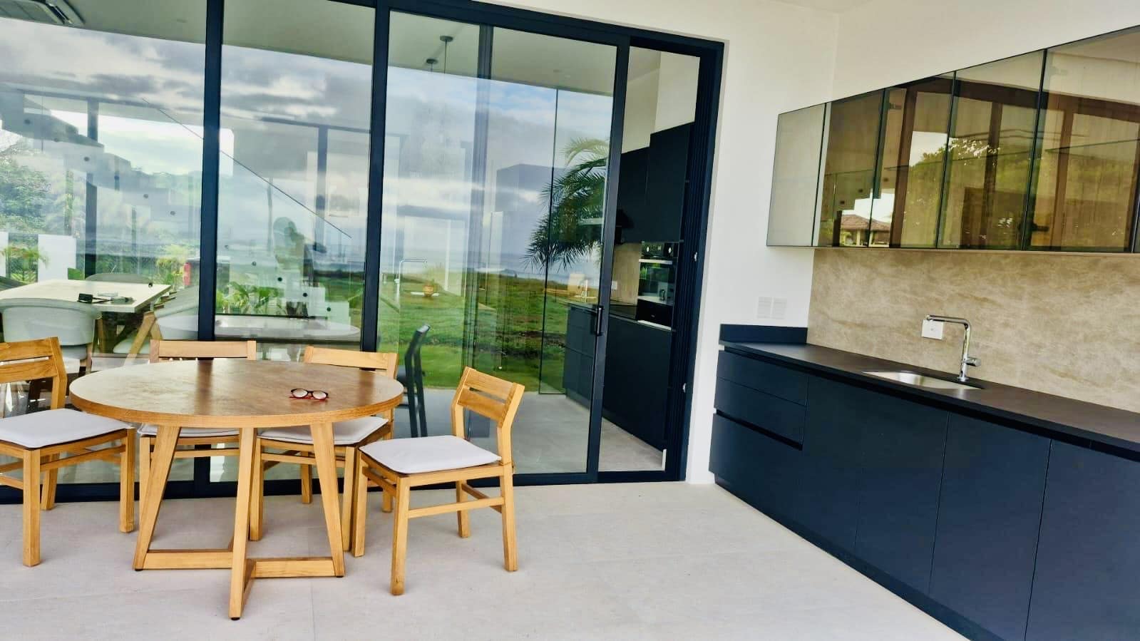 e3f813c1-1c35-47d4-85db-c5b84f266879