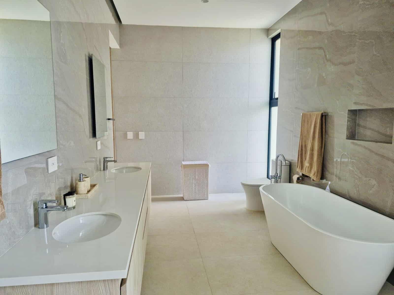 eecf70ed-653c-4d2b-a8b3-166fac0ad97c 2